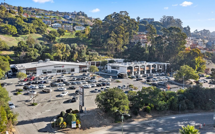 CBRE Arranges Refinancing for Oakland Shopping Center