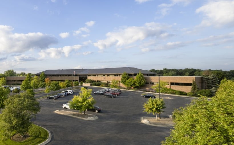 Investment Partnership Buys Net-Leased Waukegan Offices