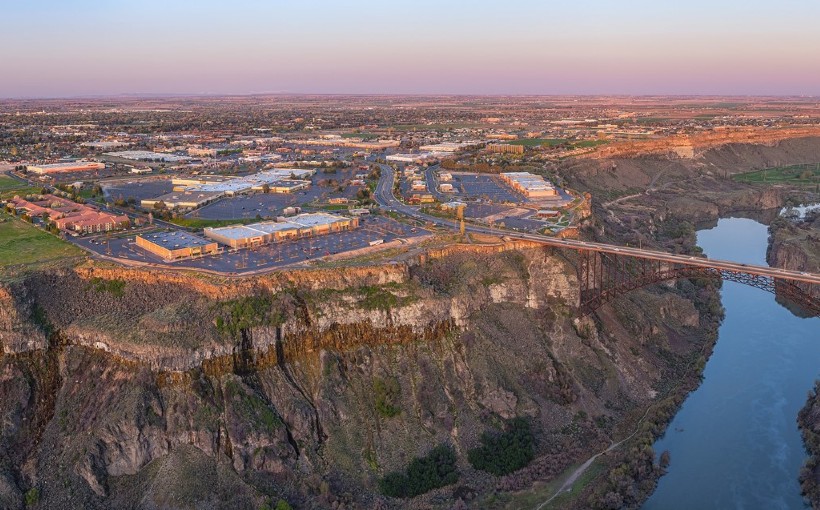 Idaho Retail Center Attracts National Tenants with Wood Investments