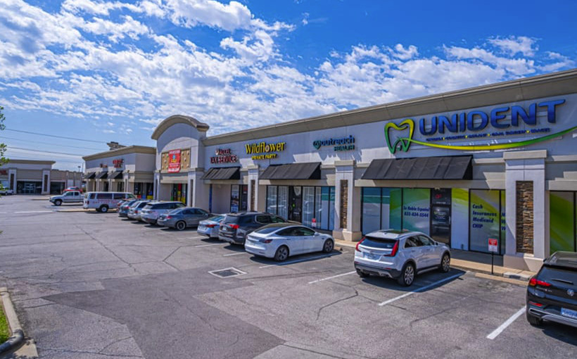 Houston Strip Centers Sold by Whitestone REIT: Two Adjacent Properties