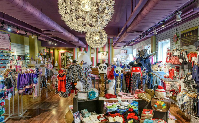 Lee and Associates Renews Boutique Clothing Lease at Riverwalk Plaza