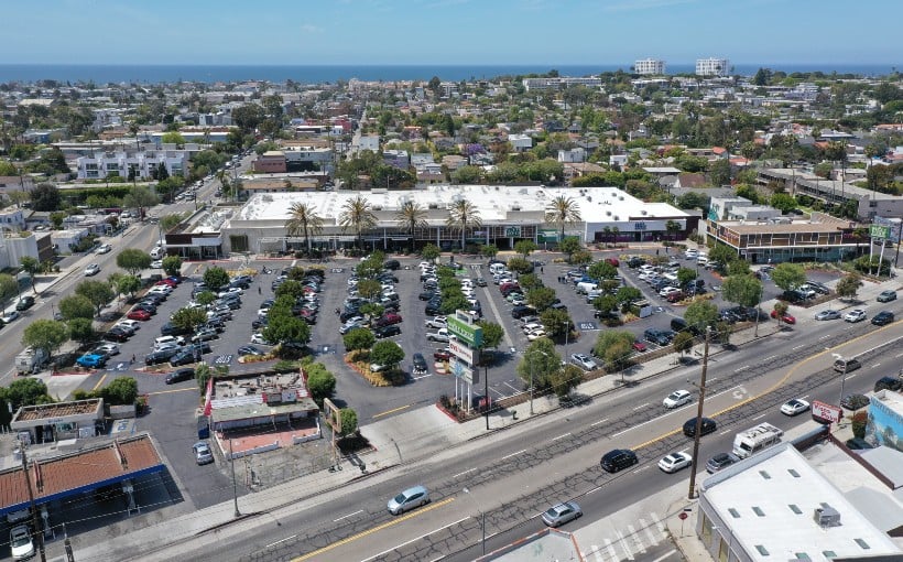 "DSW Leases 15,000 Square Feet at Whole Foods-Anchored Center"