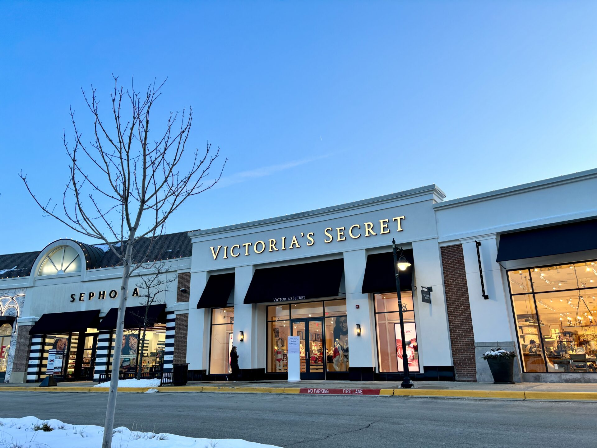 Deer Park Town Center Welcomes Five New Tenants