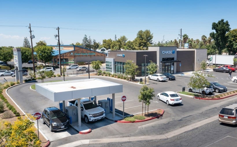 "Bakersfield Chase Bank: Private Investor Acquires Trades"