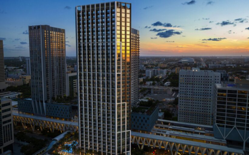 "45-Story Transit-Centered Multifamily Tower in Oak Row Building"