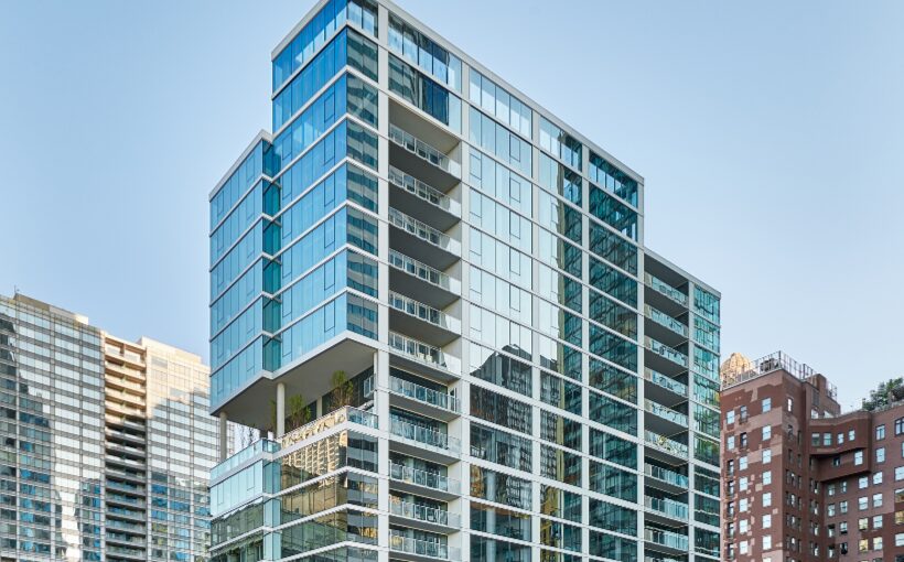 AmTrust Acquires Luxury Apartment Building in Chicago East Loop