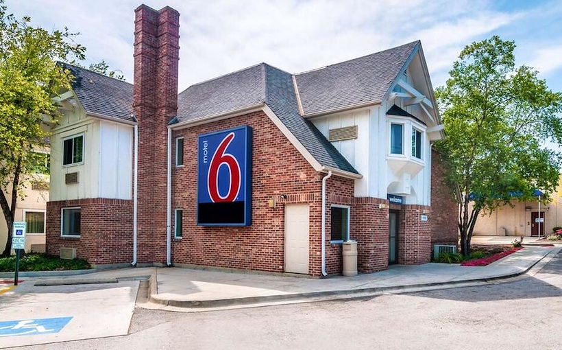 "Blackstone Offloads Motel 6 and Studio 6 Brands for $525M"