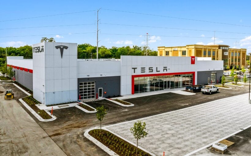 "Tesla Sales Center on Chicago's North Shore Flagship Sells Out"