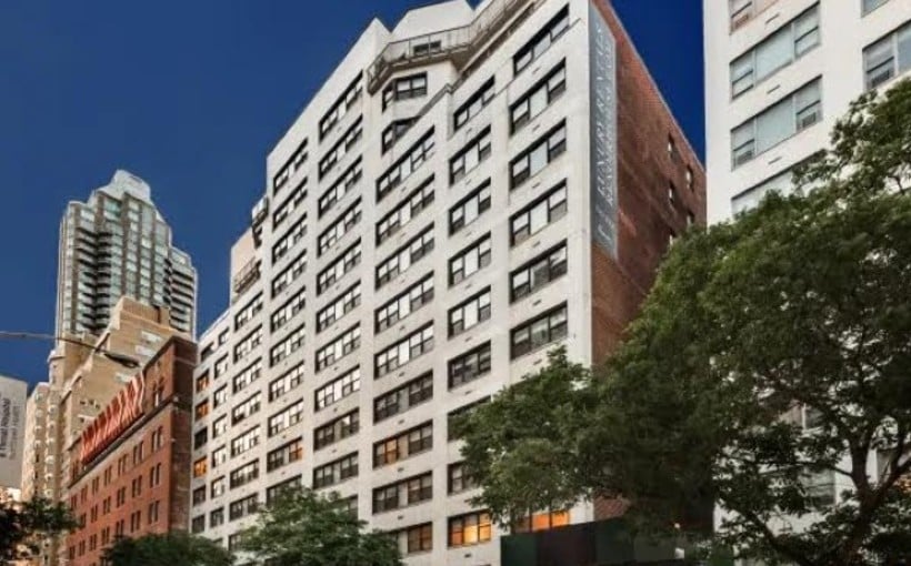 "UES Luxury Rentals Secures $34M Acquisition Debt with Ariel's Assistance"