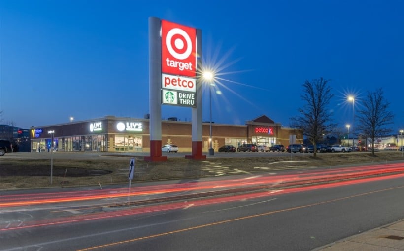 Center "CBRE Facilitates Sale and Financing for Woburn Retail Center"