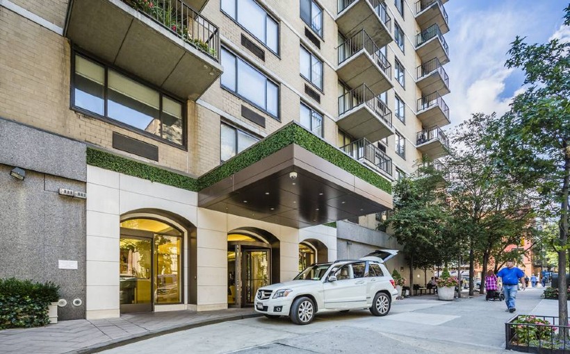 "Yorkville Apartments Secures $123M Refinancing with Newmark"