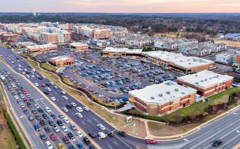 Nuveen Real Estate Acquires Shopping Center from Wafra