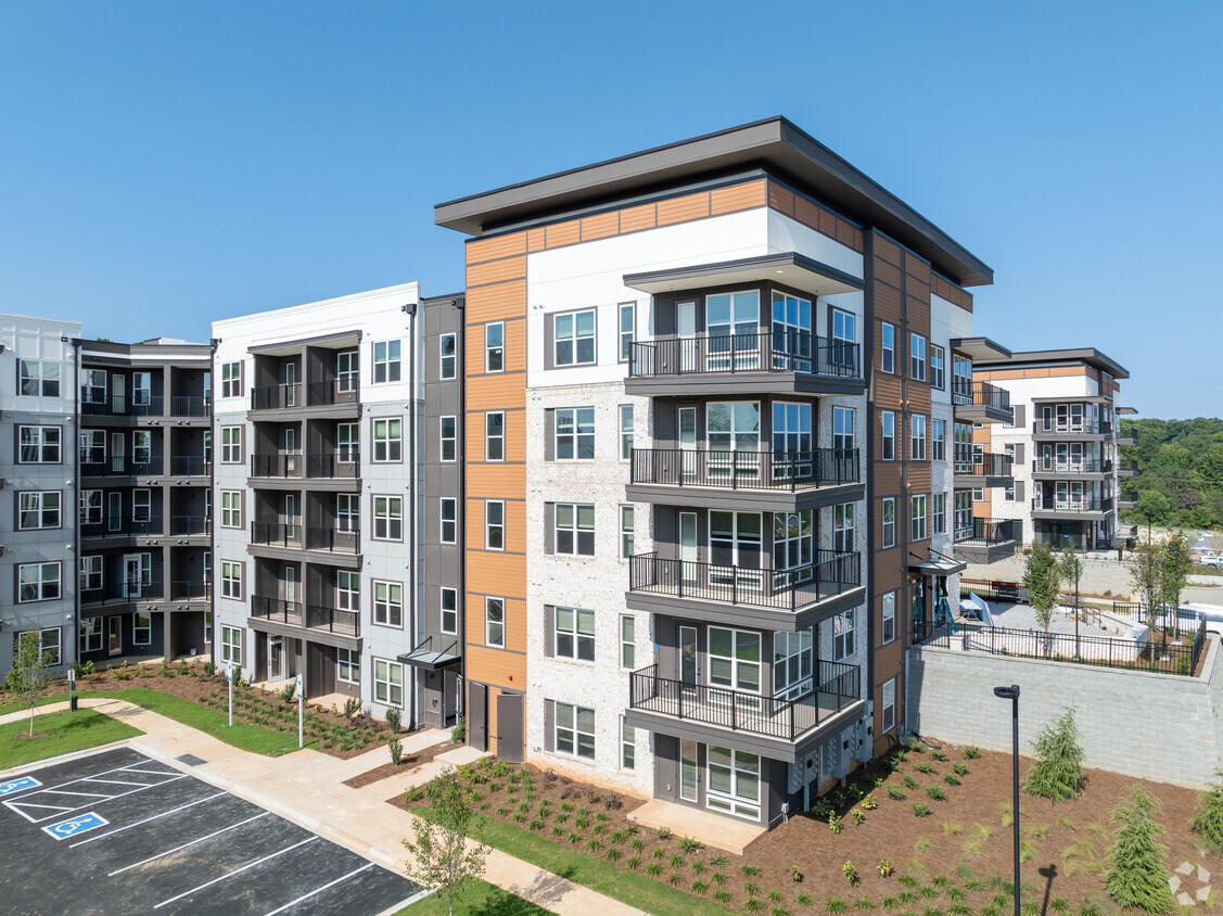 "341-Unit Charlotte Rental Community Now Accepting Tenants"