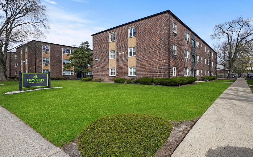 Marcus & Millichap Facilitates Sale of Arlington Heights Apartment Complex