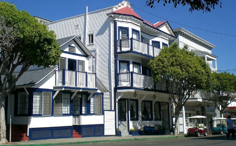 Red Oak Issues Refinance Loan for Hotel and Apartments on Catalina Island