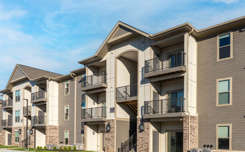 CBRE Facilitates Sale and Financing of 180-Unit Multifamily Property in Missouri