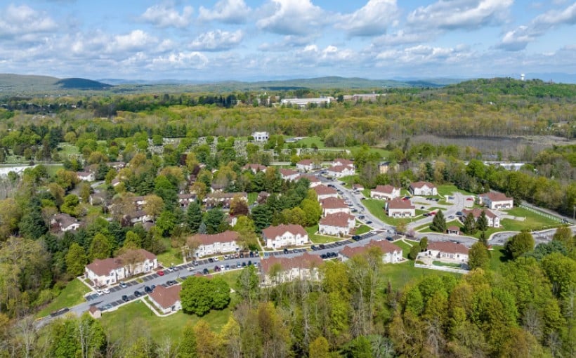 Arrow Secures CMBS Refinance via Deutsche Bank for Hyde Park Multifamily Property