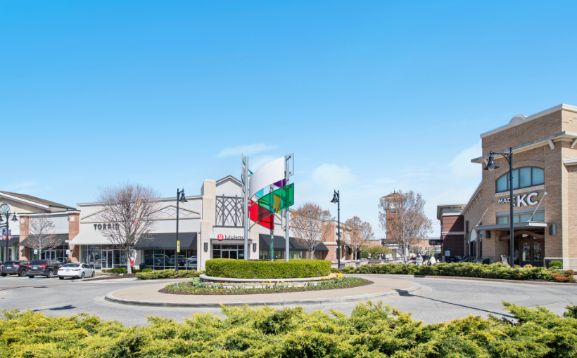 Mid-America Real Estate Facilitates Sale of Retail Plaza Near Kansas City