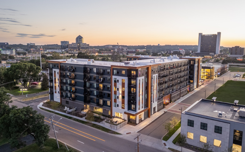 JLL Facilitates High-End Apartment Transaction in Minnesota
