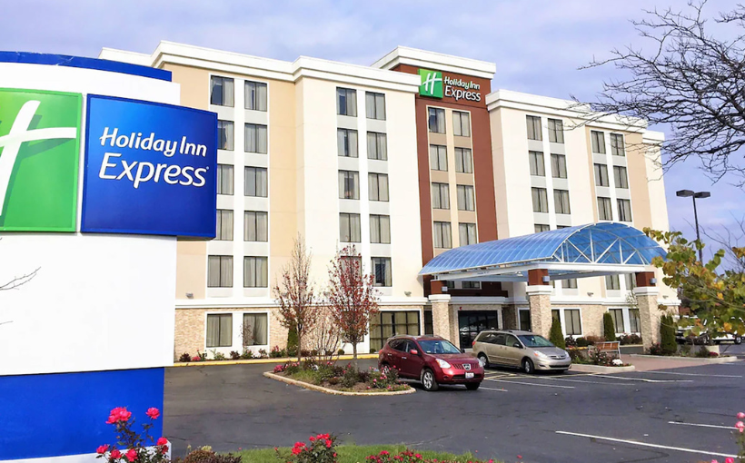 Holiday Inn Hotel Close to O’Hare Airport Acquired by Investor Group