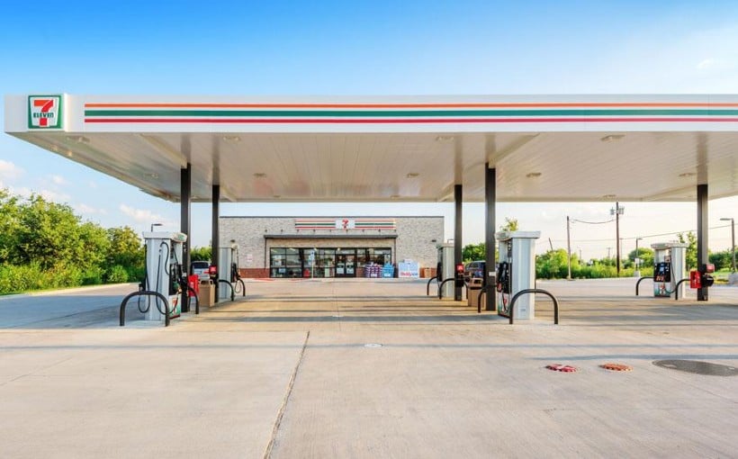 Apollo, Realty Income Launch $1B JV to Own Retail Assets