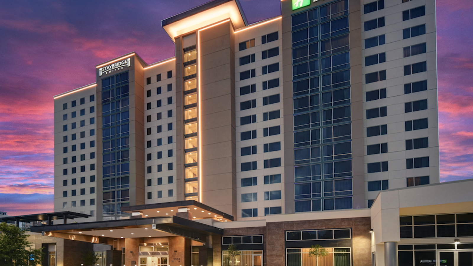 Holiday Inn Express/Staybridge Suites Opens in Downtown Houston