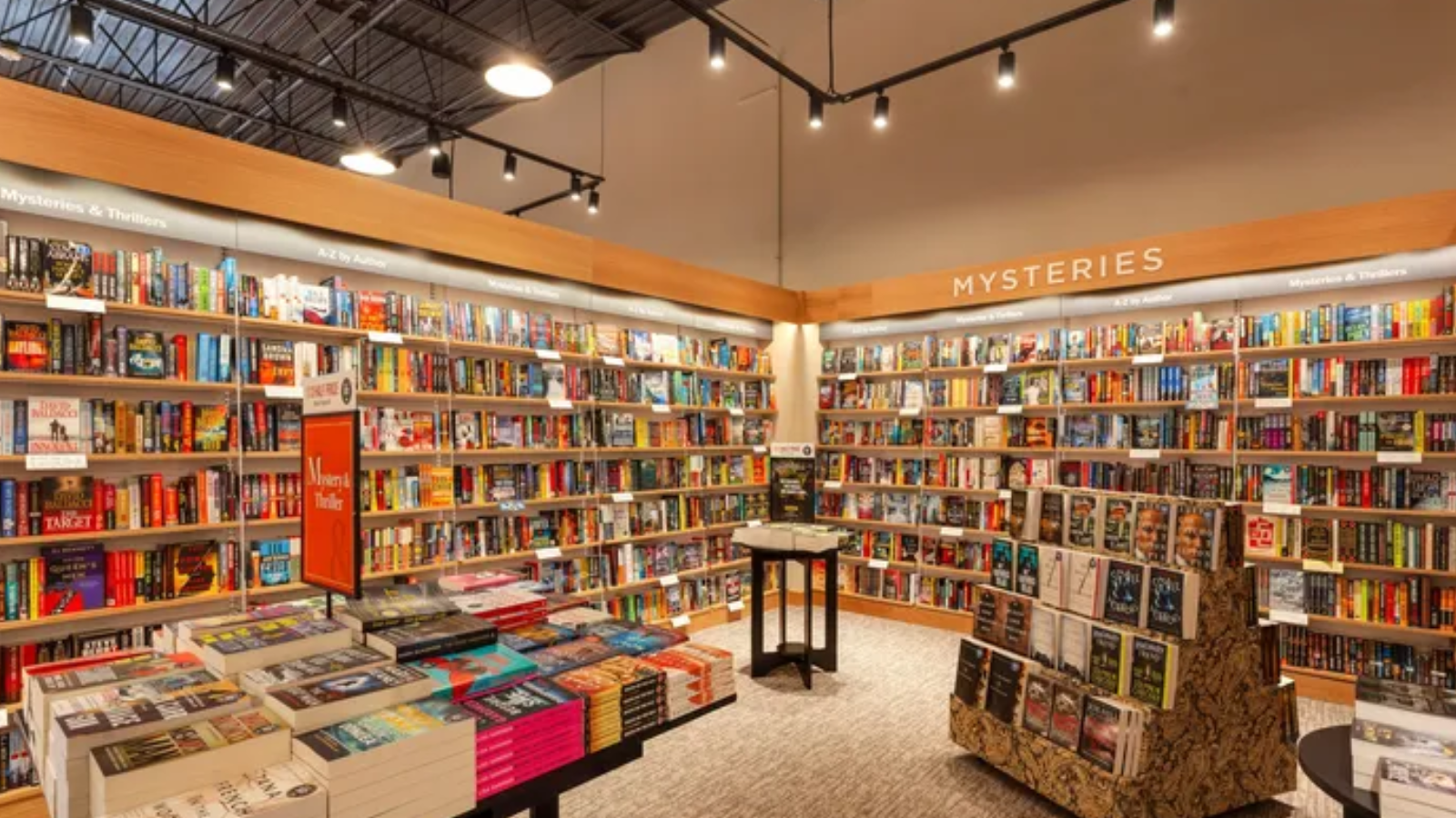 Barnes & Noble Opens New Store in Oak Park