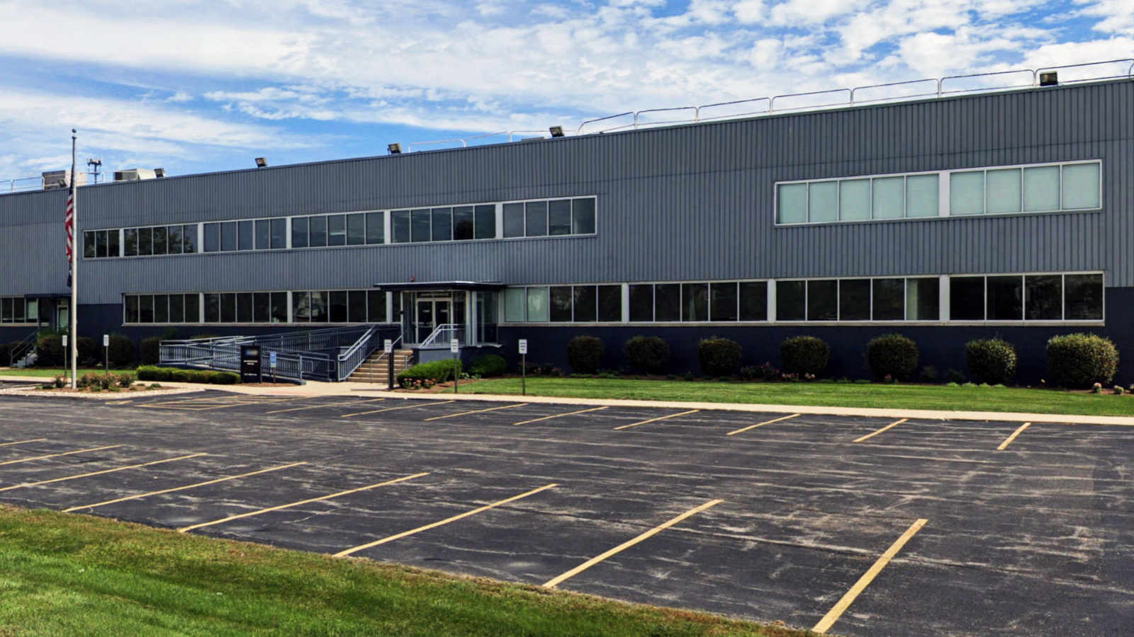 Lee & Associates Closes $25M Sale of 443K-SF Industrial Building in Elgin
