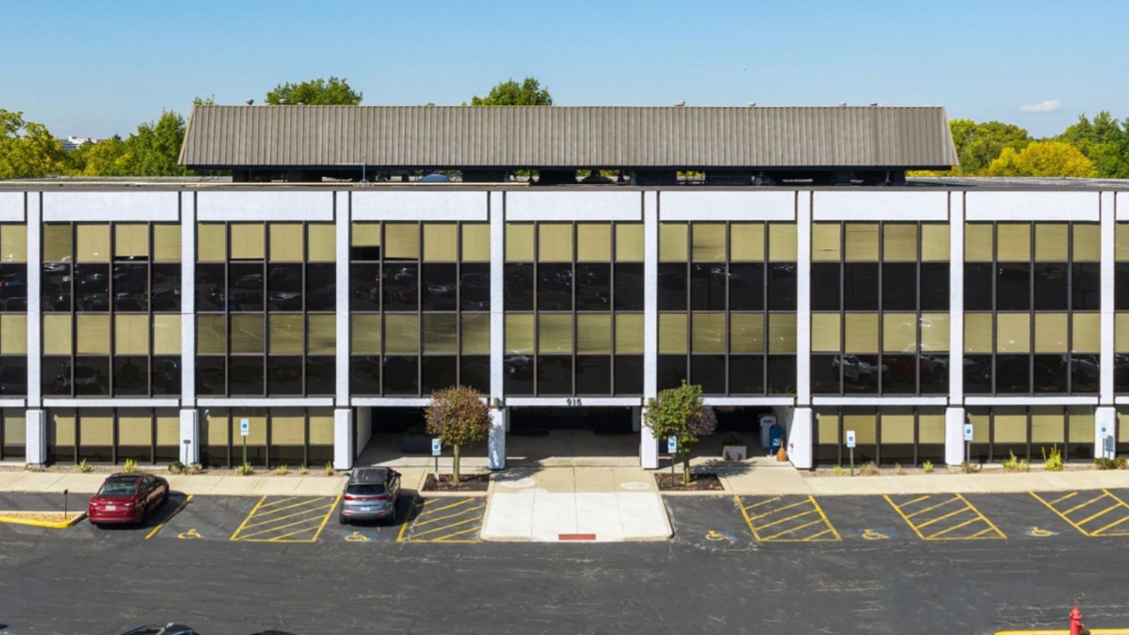 Lee & Associates Negotiates Sale of 70K-SF Oak Brook Office Property