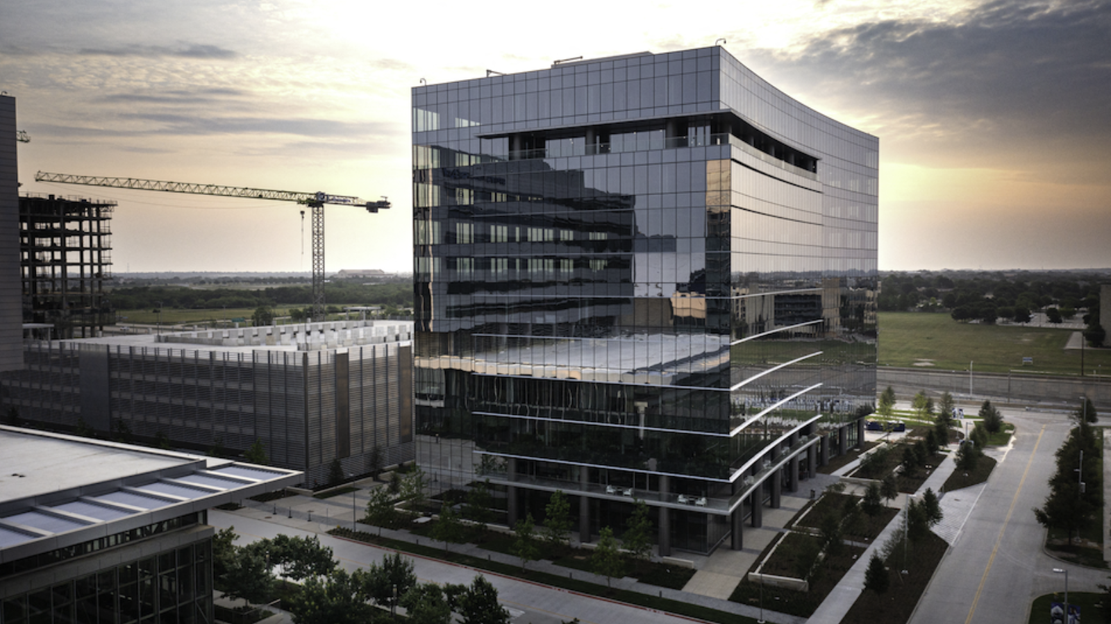 NFL’s Cowboys Owner Sells Dallas Office Tower