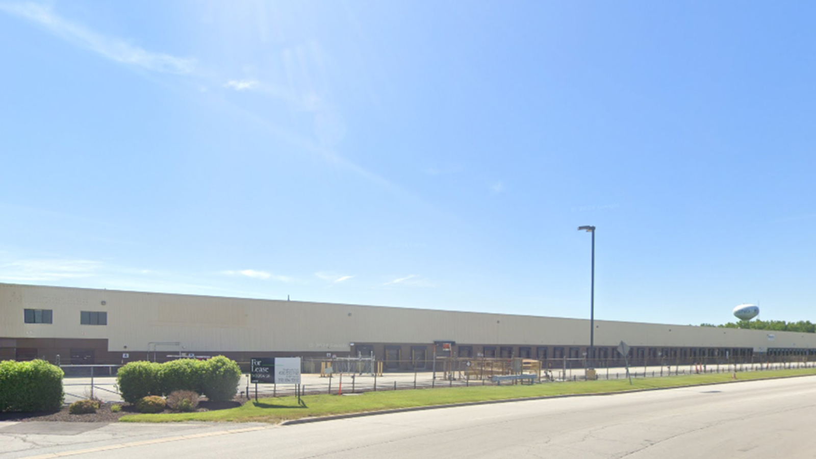 Home 35 Lee & Associates Negotiates Purchase of 456K-SF Warehouse in Lansing