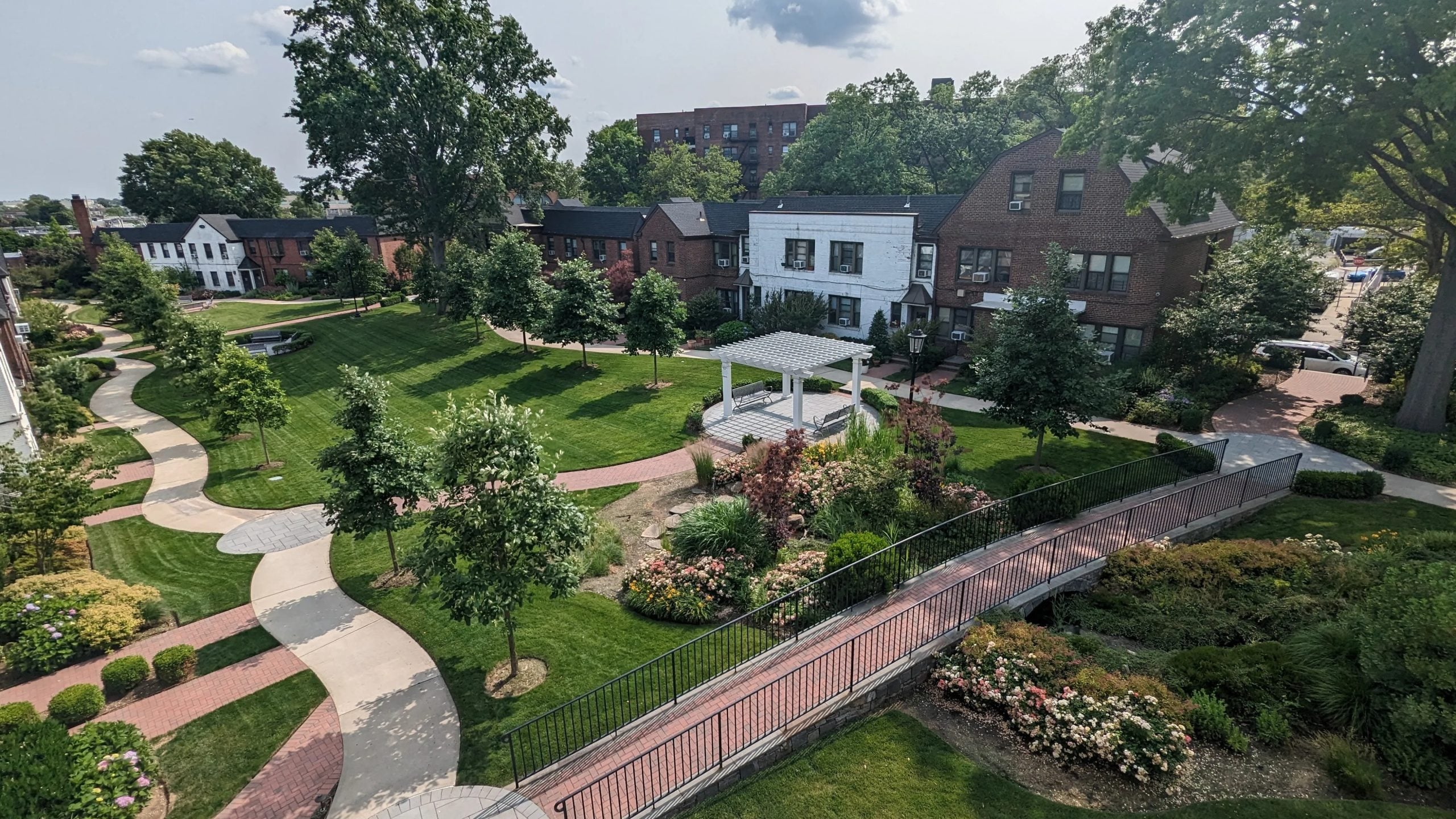 Meridian Arranges 10-Year Refi Loan for Kew Gardens Apartments