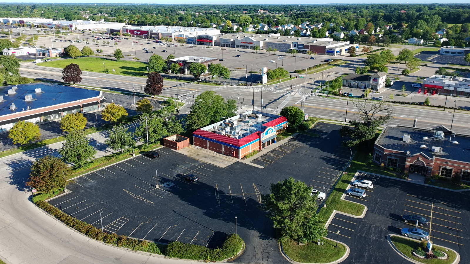 Marcus & Millichap Brokers Sale of Net-Leased Storming Crab Restaurant in Rockford