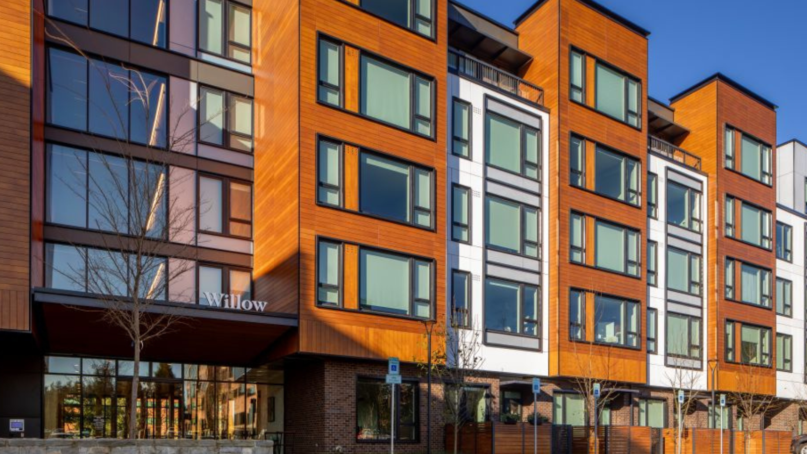 JLL Closes Sale of 158-Unit Luxury Multifamily in Lake Oswego