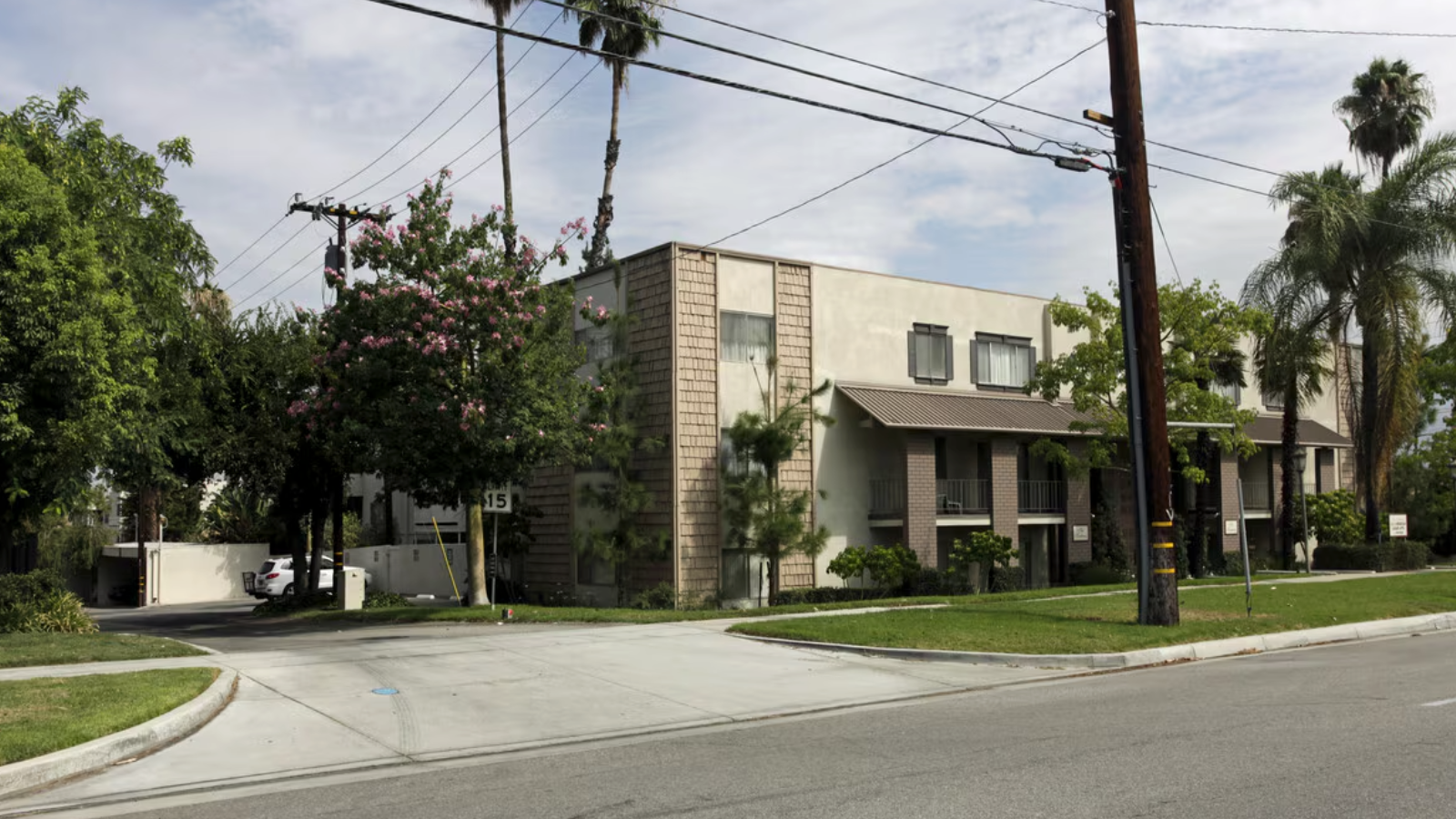 CBRE Brokers Sale of Vintage Redlands Apartments