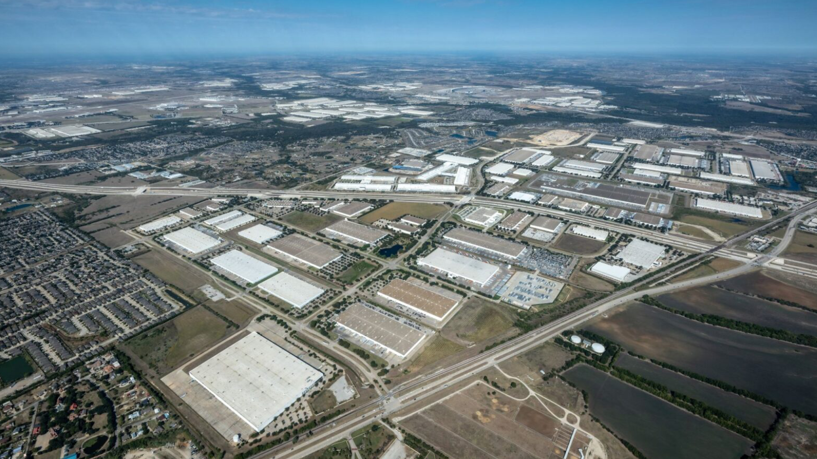 Stonepeak Picks Up 860K-SF Rail-Served DFW Warehouse