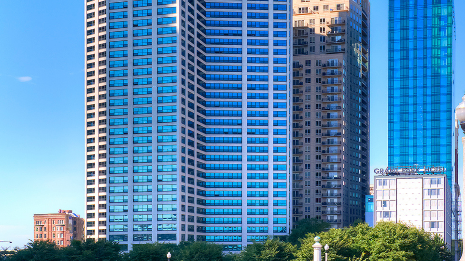 Laramar Group Acquires 656-Unit High-Rise Apartment Building in Chicago
