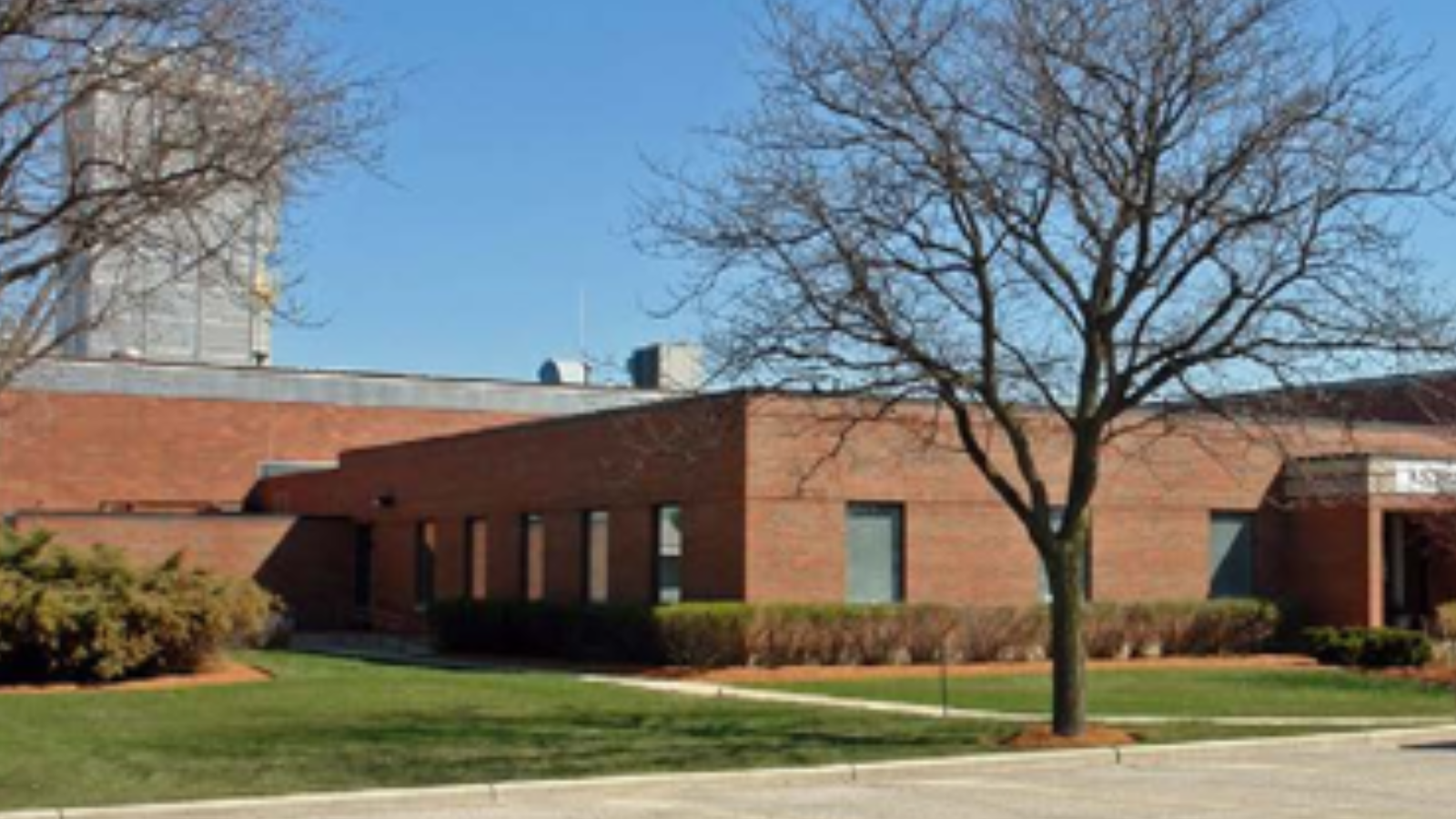 Entre Commercial Realty Facilitates Sale of 142K-SF Facility on 20 Acres in Plainfield