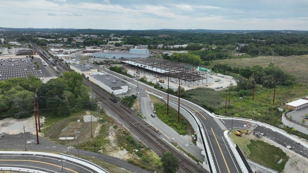 Cabot Cabot & Forbes Tops Off Construction at Woburn Innovation Center