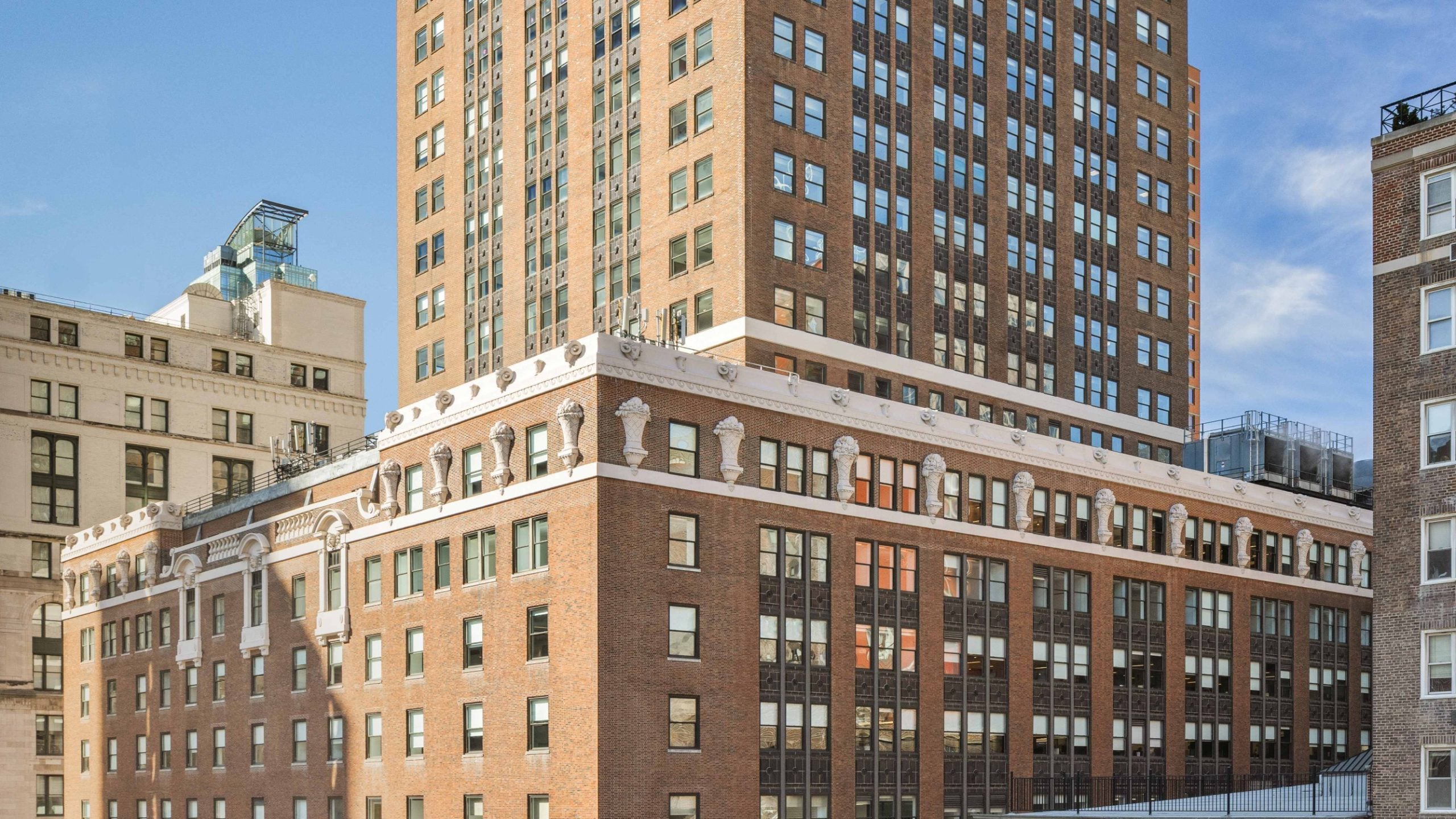 George Comfort & Sons Refinances 200 Madison for $386M