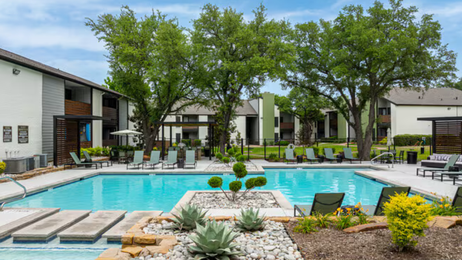 Hines Acquires Bishop Arts Multifamily Portfolio, Retail