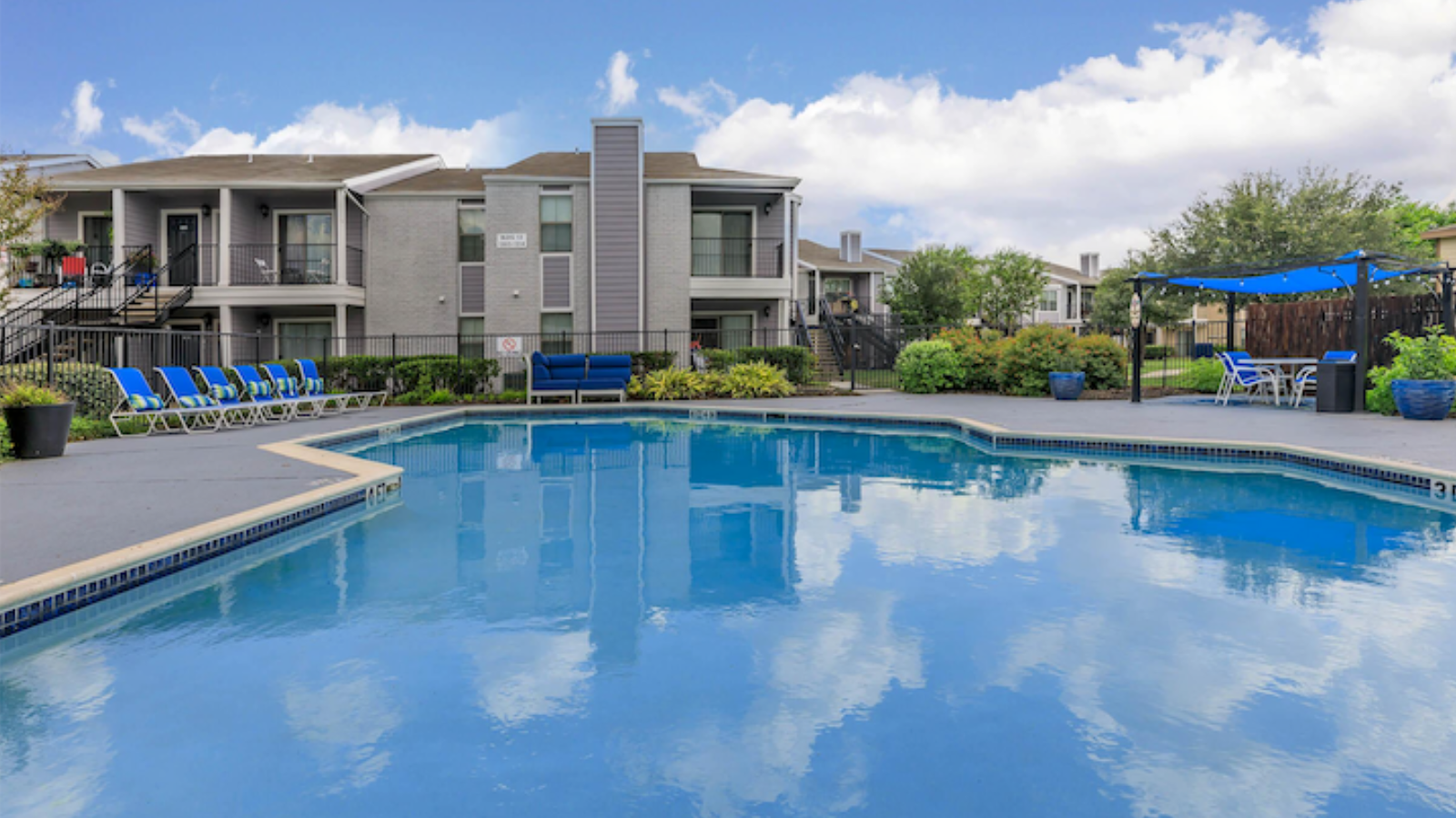 Sorrento Offloads 324-Unit Houston Apartment Community