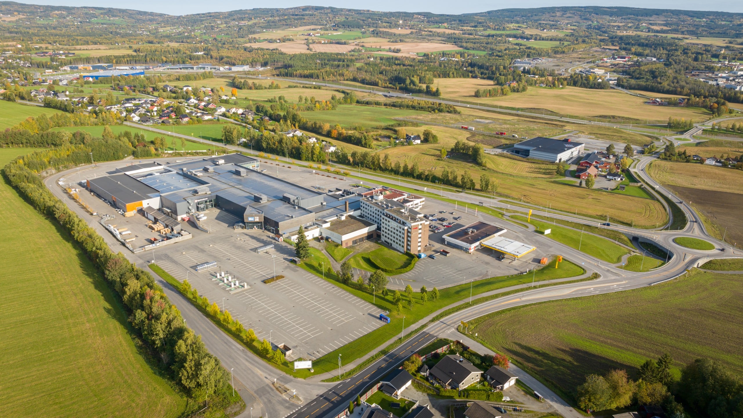 Slate, OneIM Acquire Eight Grocery-anchored Centers in Greater Oslo